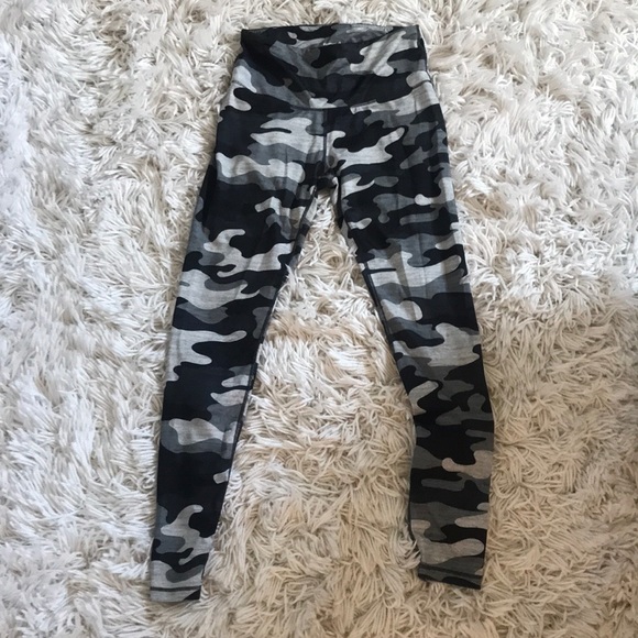Reebok Pants - Medium grey camo Reebok leggings